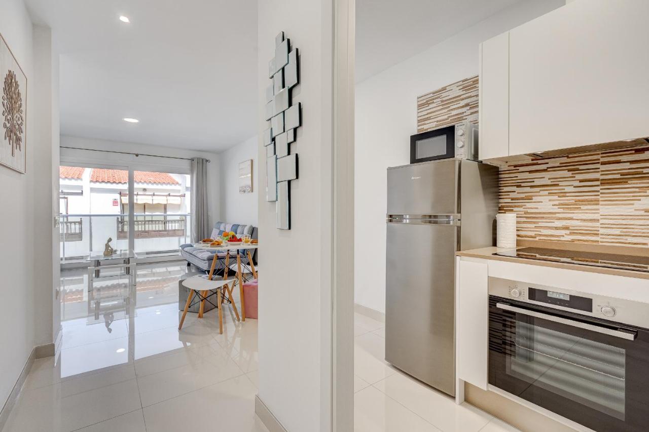 Coastal Escape Apartment Playa de San Juan  Ngoại thất bức ảnh