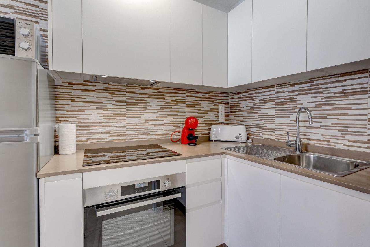 Coastal Escape Apartment Playa de San Juan  Ngoại thất bức ảnh