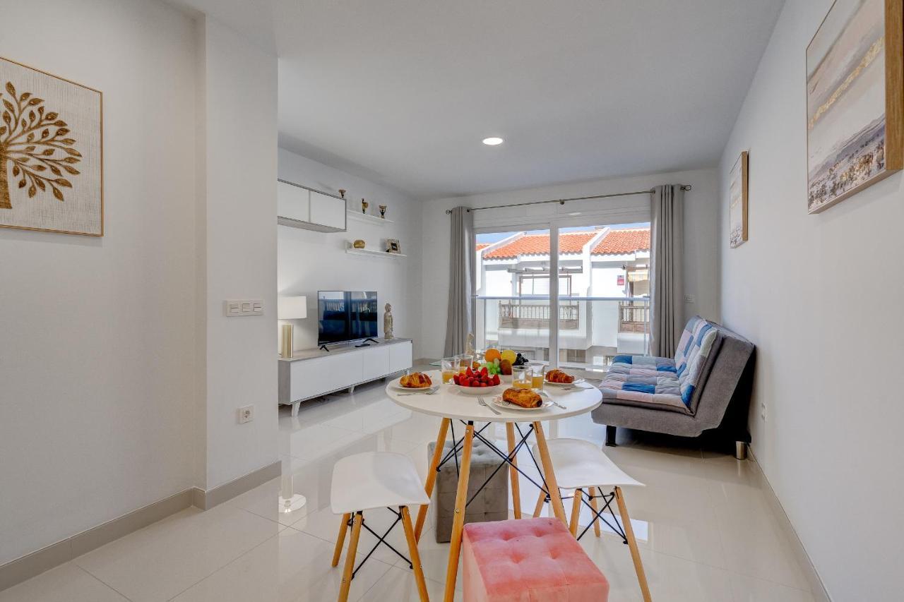 Coastal Escape Apartment Playa de San Juan  Ngoại thất bức ảnh