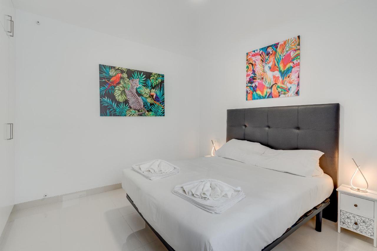Coastal Escape Apartment Playa de San Juan  Ngoại thất bức ảnh